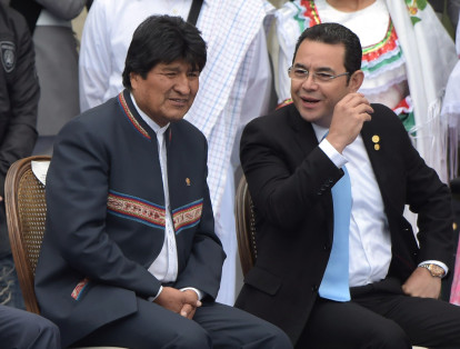 Presidente de Bolivia, Evo Morales, y el mandatario de Honduras, Juan Orlando Hernández, en la ceremonia de posesión.
