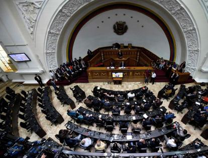 El Parlamento venezolano, que controla la oposición, informó hoy que denunciará ante la Organización de Estados Americanos (OEA) la "desaparición forzada" del diputado Juan Requesens, quien fue detenido el pasado martes por su presunta implicación en el atentado contra el presidente, Nicolás Maduro.