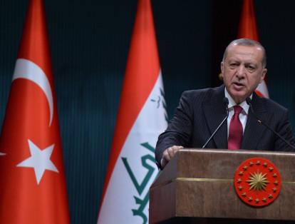 El presidente turco Recep Tayyip Erdogan anunció este martes que su país "boicoteará" los productos electrónicos estadounidenses, en un nuevo ataque contra el país americano dentro de un contexto de fuerte tensión entre ambos, lo que provocó el hundimiento de la lira turca.