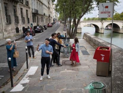 La alcaldía de París se defiende afirmando que los urinarios son instalados "a petición de los residentes", y recuerda que por el momento están aún en fase de experimentación.