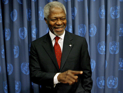 El ex secretario general de la ONU y nobel de la Paz en 2001, el ghanés Kofi Annan, falleció este sábado a los 80 años de edad, informó su familia. En la cuenta oficial de Twitter de Annan, sus familiares publicaron un mensaje en el que señalaron que el fallecimiento se produjo tras recibir tratamiento por una corta enfermedad en un hospital de Suiza.