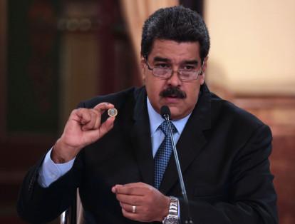 Los venezolanos quedaron sumidos en la incertidumbre tras las confusas reformas económicas anunciadas por el presidente Nicolás Maduro, que según expertos implican una megadevaluación y no detendrán la devastadora espiral inflacionaria.