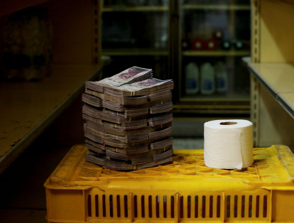 Un rollo de papel higiénico cuesta 2'600.000 bolívares, 0,40 dólares.