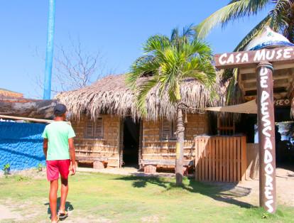La Casa Museo de Pescadores ubicada en  tierras de lo que fue el primer palenque que se fundó en Cartagena, a orillas del mar Caribe y rodeadas por la ciénaga de La Virgen, está en el corregimiento de La Boquilla,