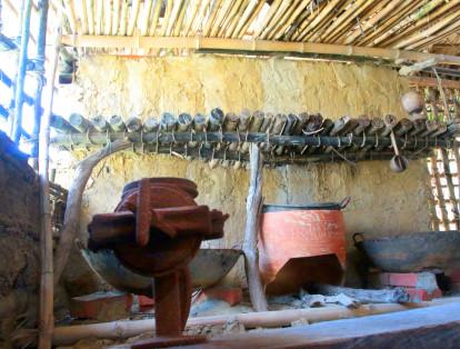 Las cocinas eran de fogón de leña; también están los tinajeros y los pozos de antaño que se utilizaban para recoger el agua y reducirle la sal para poder ser ingerida.