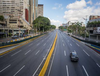 Usuarios en redes sociales reportan que la desolación en las calles es una constante en poblaciones como Táchira, Mérida, Lara, Aragua y Caracas, según informa el diario venezolano 'El Nacional'.