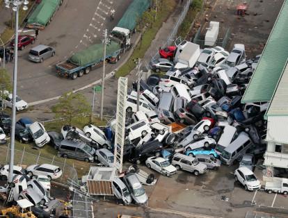 Jebi, el tifón más potente en alcanzar Japón desde 1993, dejó a su paso por Japón al menos 11 muertos, más de 600 heridos y numerosos daños materiales, y sembró el caos en el aeropuerto de Kansai (Osaka), que permanecerá cerrado hasta nueva orden.