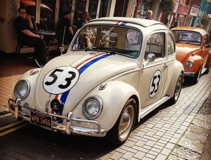 En Estados Unidos, el Volkswagen Beetle se hizo aún más popular por la película de Disney The Love Bug que trajo a Herbie, un escarabajo con vida propia. La última cinta de este carro salió en 2005 bajo el nombre ‘Herbie a toda marcha’.