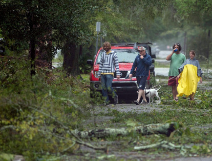 El huracán de categoría 1 
Florence continúa perdiendo fuerza mientras se mueve lentamente tierra adentro por el extremo sureste de Carolina del Norte (costa sureste de EE.UU.), pero está causando "catastróficas inundaciones de agua dulce" en Las Carolinas a su paso.