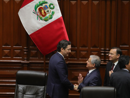 El Gobierno del presidente de Perú, Martín Vizcarra, se fortaleció este miércoles tras lograr el apoyo del Congreso a sus proyectos de reforma política y de la Judicatura, a pesar de las duras críticas del fujimorismo, que se dividió al votar por la confianza solicitada por el Ejecutivo.