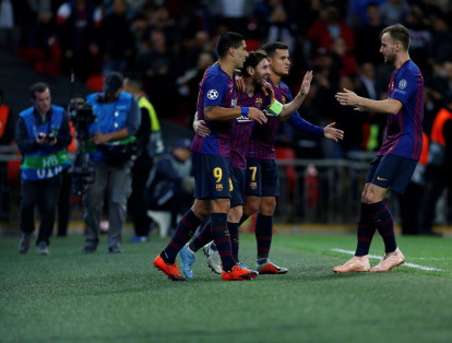 El Barcelona y el Atlético de Madrid saldaron sus encuentros de la segunda jornada de Champions con sendos triunfos contra Tottenham (4-2) y Brujas (3-1), que les colocan al frente de sus respectivos grupos, al tiempo que el vigente subcampeón de Europa, el Liverpool, perdió en su visita a Nápoles. A nivel individual destacaron Lionel Messi y Antoine Griezmann, con dos goles cada uno en el triunfo de sus equipos, además del brasileño Neymar, que contribuyó con un 'hat-trick' a la goleada del PSG sobre el Estrella Roja (6-1).