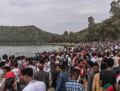Unas 91.000 personas se han visto desplazadas en Etiopía por la violencia entre grupos étnicos en la región de Benishangul Gumuz, fronteriza con Sudán, informó la Comisión de Gestión de Riesgos de Desastre del país. El número de desplazados se ha incrementado en los últimos días tras los enfrentamientos entre etnias rivales que se desencadenaron el pasado fin de semana y que causaron, según el Gobierno, al menos 44 muertos.