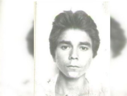 José René Villamizar Herrera tiene 50 años y nació en Bucaramanga, Santander. Lacircular roja se debe a los delitos de homicidio agravado. En 2001 el frente 38 de las Farc lo liberó, quien fue sindicado por rebelión.
