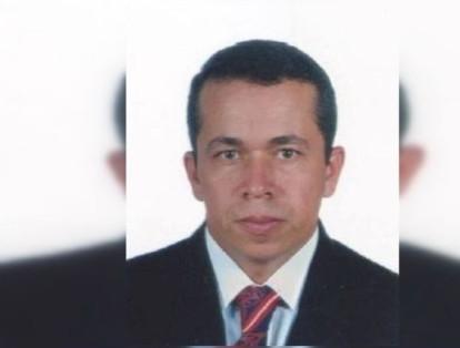 Samuel Fernando Herrera Betancourth tiene 48 años y nació en Garzón, Huila. La Interpol emitió esta circular por el delito de homicidio agravado.