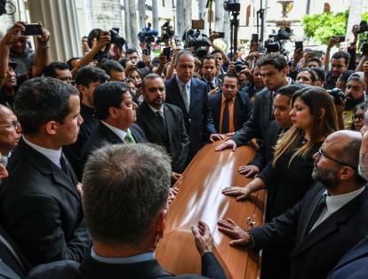 Los opositores reiteraron su convencimiento de que el concejal fue "asesinado" y rechazan que se haya suicidado porque aseguran que tenía "profundos valores cristianos". El opositor será enterrado en el Cementerio del Este de Caracas.