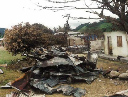 La destrucción de la población quedó evidenciada con las casas consumidas por las llamas.