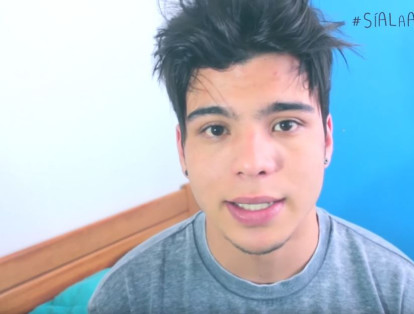 En 2015, Sebastián Villalobos publicó un video en el que decía cómo es vivir con dos mamás, como respuesta a un estudio de una universidad bogotana que descalificaba la adopción de niños por parte de parejas homosexuales.