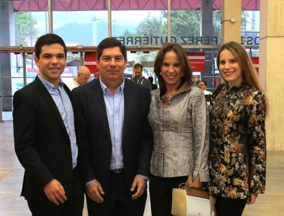 David Gaviria, Alejandro Gaviria, Adriana Omaza e Isabel Gaviria.