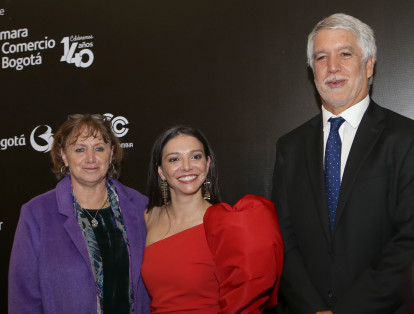 Mónica de Greiff, María Paz y Enrique Peñalosa.