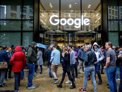 Este jueves, 1 de noviembre, trabajadores de Google de todo el mundo salieron a protestar por la gestión de la empresa ante los casos de acoso sexual que se han presentado internamente, específicamente, tras conocerse que el gigante tecnológico protegió al creador de Android, Andy Rubin, luego de ser denunciado.