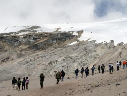 El Parque Nacional Natural de los Nevados se ubica en el Eje Cafetero conformado por el Nevado del Ruiz, Nevado Santa Isabely Nevado del Tolima.Cuenta con una área de 58.000 hectáreas y su año de creación como zonas protegidas fue en el año de 1974.