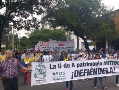 Medellín se une a las movilizaciones. Estudiantes y profesores marchan con consignas contra la reforma tributaria y la falta de financiación en la universidad superior pública.