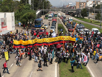 Bogotá: La Universidad Nacional, la Universidad Distrital, La Universidad Pedagógica y el Sena dirigen las principales concentraciones que se dirigirán hacia el norte de la capital.

Hacia las 11:30 de la mañana, sale la Universidad Nacional.