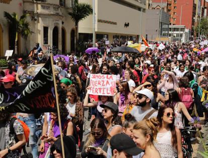 Como parte de la conmemoración del Día Internacional de la Eliminación de la Violencia contra la Mujer, fueron convocadas marchas, carreras atléticas e incluso presentaciones artísticas en ciudades como Bogotá, Medellín o Cali, donde salieron multitudes a reivindicar los derechos de las mujeres.