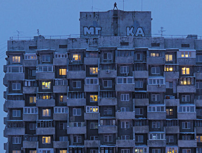 Este edificio es uno de los ejemplos más sobresalientes del brutalismo soviético, en cuanto a complejos residenciales. El concreto a la vista y los balcones intercalados se volvieron uno de los símbolos de esta corriente por su apariencia única. Fueron construidos en Samara, Rusia, en 1988, y diseñados por el arquitecto Alexander Belokon.