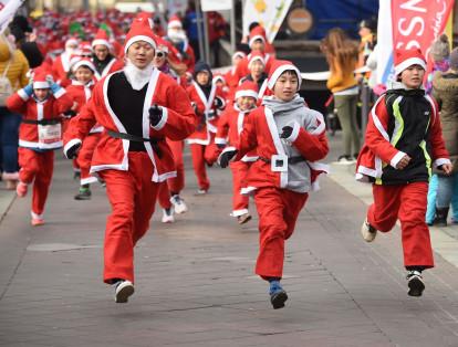 Se trata de la 'Santa Claus Run', que traduciría 'La carrera de Papá Noel'.