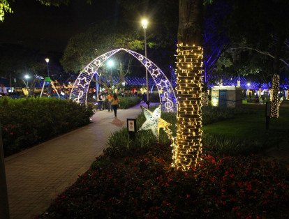 Además, el Parque de la 93, también en el nororiente de la ciudad, se vistió con diferentes luces alusiva a la música.