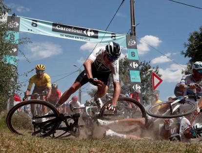 El ciclista Chris Froome, del Team Sky, se estrella el 15 de julio, durante la etapa 9 del Tour de Francia.