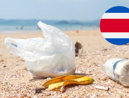 Costa Rica: Aquí, desde proyectos de ley, se trabaja para la eliminación progresiva de plásticos de un solo uso. La ONU estima que, de seguir produciendo plástico al ritmo actual, para 2030 el mundo crearía 619 millones de toneladas de plástico al año.