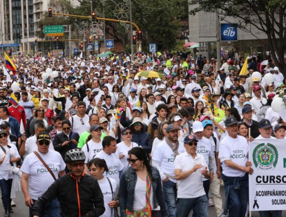 Luego del atentado de este jueves en la Escuela de Cadetes de Policía General Santander, en Bogotá, este domingo decenas de ciudadanos marcharán en las principales ciudades del país para apoyar a la Policía Nacional y las familias de las víctimas, así como en rechazo a la violencia y el terrorismo.