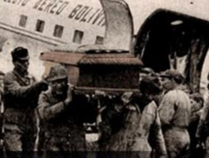 El 26 de septiembre de 1969 se registró la llamada 'Tragedia de Viloco' en la Cordillera Tres Cruces, en Bolivia. El avión que transportaba a la plantilla del equipo boliviano The Strongest, de Santa Cruz a La Paz, sufrió inconvenientes que llevaron al piloto a realizar un aterrizaje de emergencia que terminó en catástrofe. En total fallecieron 74 personas, entre ellas futbolistas, cuerpo técnico, miembros de la tripulación y otros pasajeros.