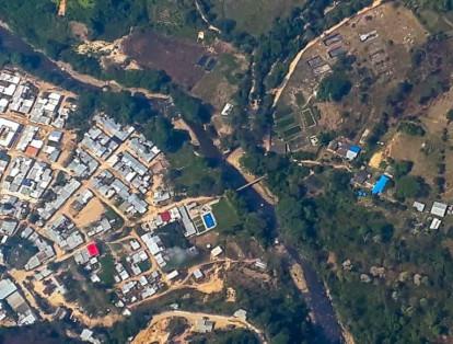 La situación en Norte de Santander es alarmante tras el derrame de crudo en el río Catatumbo. Los daños ambientales ocasionados tras el ataque contra el oleoducto Caño-Limón Coveñas por parte del ELN han generado alerta en las comunidades aledañas.