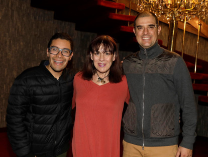 Leonardo Palacios, Lynne kurdziel Formato, directora estadounidense de la obra, y Felipe Salazar, nuevo Director de Misi Producciones.
