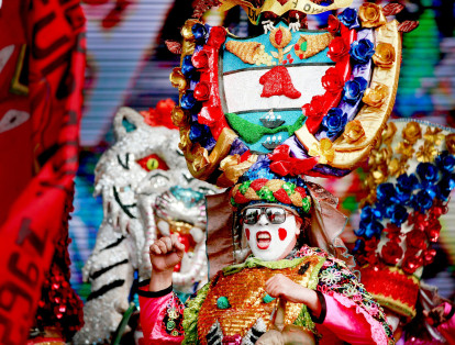 El congo Grande, de la tradicional Danza del Congo, original del Carnaval de Barranquilla. A diferencia de otros disfraces, inspirados en culturas europeas y africanas, El Congo junto a la Marimonda son emblema de la arenosa.