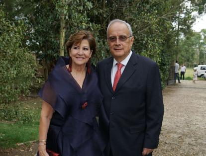 Eliana de Payan y Carlos Payan.