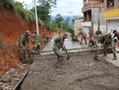 Imágenes de la Sexta Dvisión del Ejército en la reconstrucción de Mocoa.