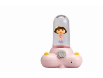 Dora Aquapet fue un juguete con el que se podía interactuar con las figuras de Dora la exploradora en el momento del baño. Sin embargo, recibió un sinnúmero de críticas por la forma del contenedor de los personajes.