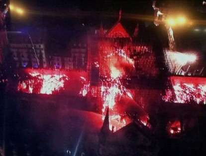 Imagen del interior de Notre Dame tomada por un dron.