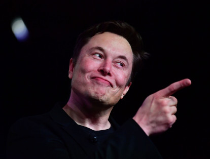 Elon Musk indicó que espera que para principios del próximo año los conductores de Tesla no tengan que "tocar el volante".