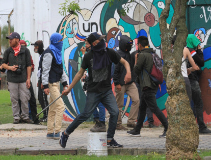 En alrededores de la Universidad Nacional se registraron disturbios este jueves, pasado el mediodía, durante el Paro Nacional.