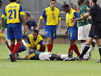 Marc-Vivien Foé se desplomó en pleno partido, de la Copa Confederaciones del 2003 contra Colombia. Falleció.