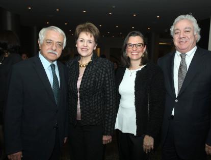 Alfonso Valdivieso, Martha de Valdivieso, Claudia Zoppi y Francisco Cabal.