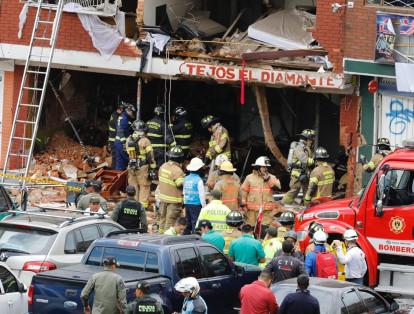 Cerca del mediodía de este viernes una fuerte explosión se registró en un local comercial en la Avenida Rojas con calle 70, al occidente de Bogotá.
