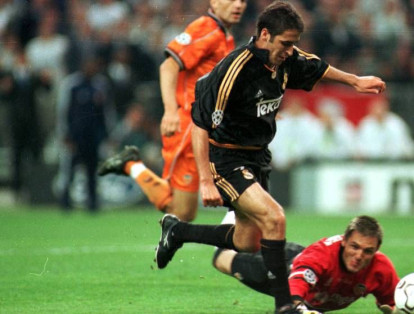 La primera final entre equipos de un mismo país se dio en la temporada 1999-2000. España tuvo este privilegio con Real Madrid y Valencia. La victoria fue para los merengues por 3-0 con goles de  Fernando Morientes, Steve McManaman y Raúl González.