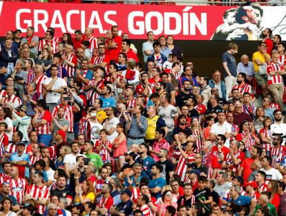 Más de 67 mil hinchas colmaron las tribunas del Wanda Metropolitano para despedir a Godín.