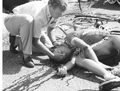 El 18 de julio de 1995, el ciclista italiano Fabio Casartelli sufrió un accidente durante la etapa 15 del Tour de Francia, en el cual sufrió graves lesiones de cráneo y cara. Cuando estaba siendo traslado en helicóptero al hospital, Casartelli dejó de respirar y falleció tras varios intentos de reanimación.
